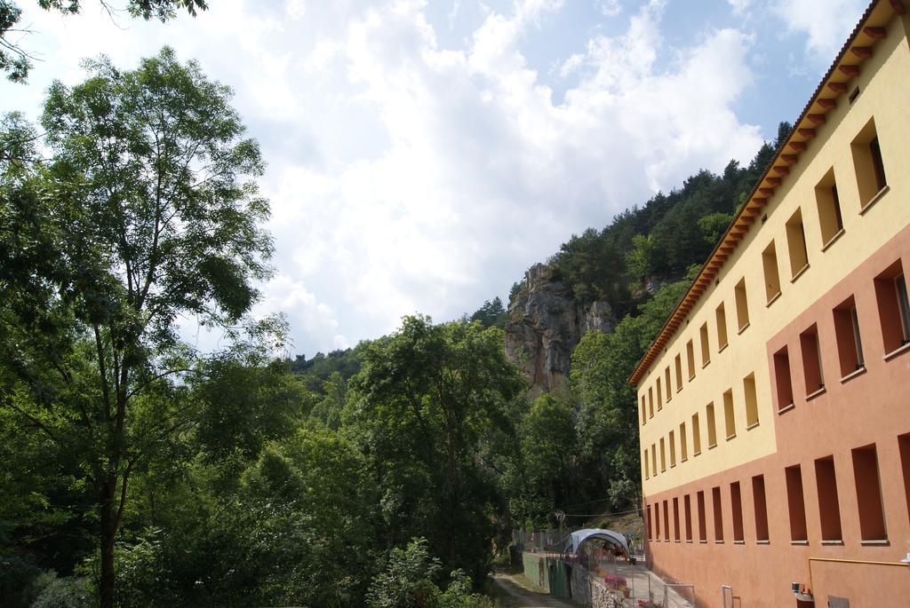 Alberg Roques Blanques Ribes De Freser Bagian luar foto
