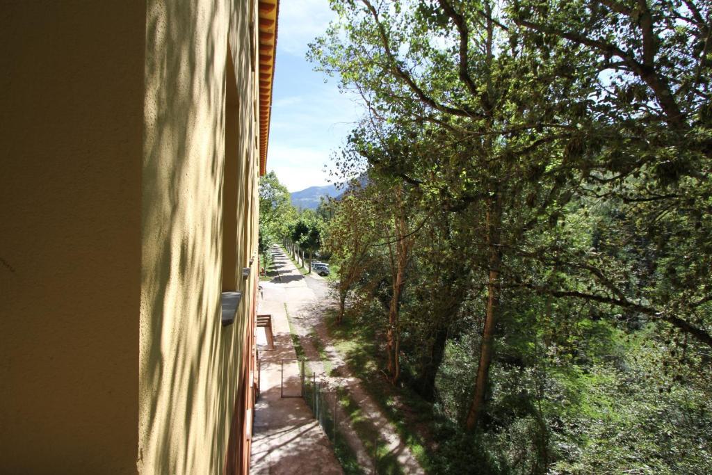 Alberg Roques Blanques Ribes De Freser Ruang foto